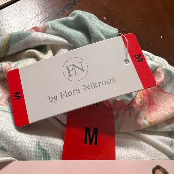 NWT FLORA NIKROOZ Medium 3 Piece Sleep Set Robe Tank Pant Super Soft Green White - Picture 9 of 10